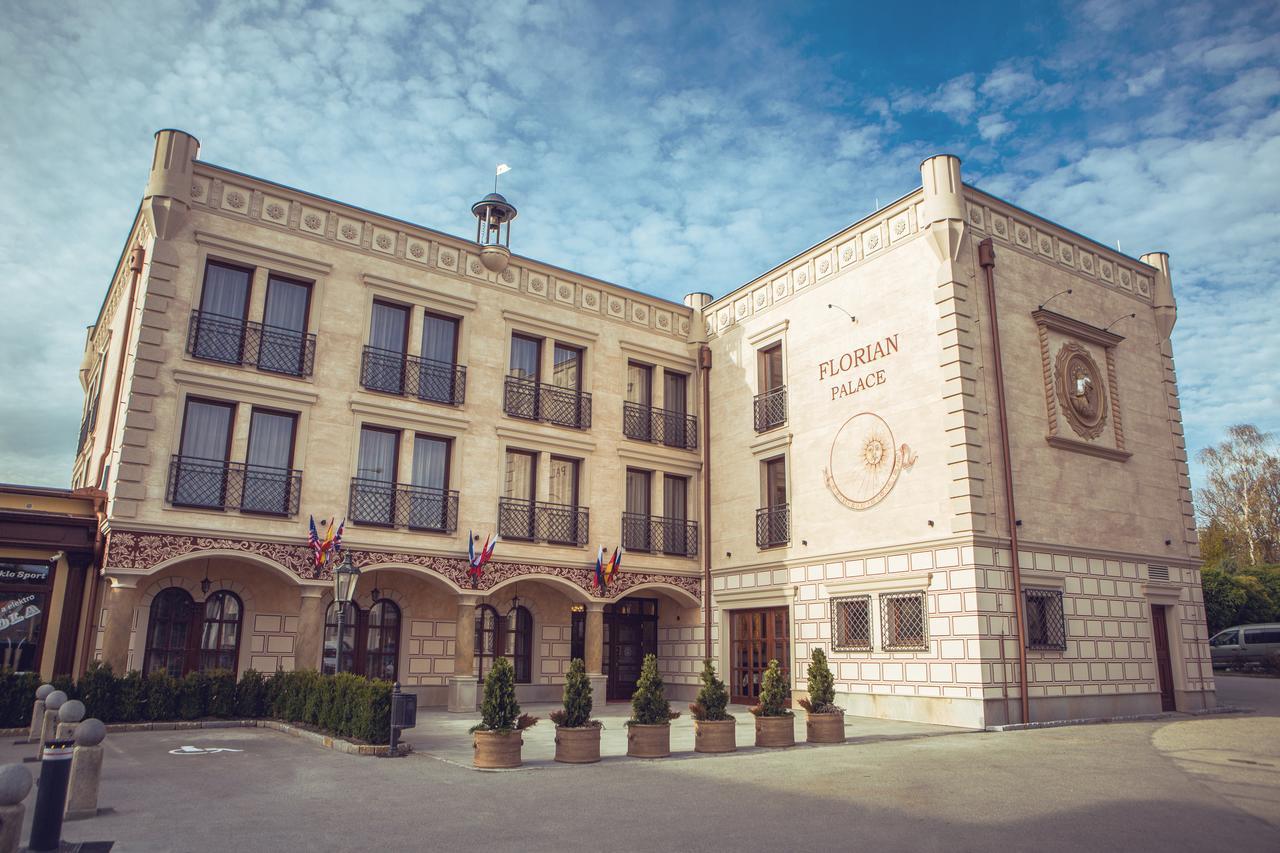 Hotel Florian Palace Jindrichuv Hradec Exterior photo