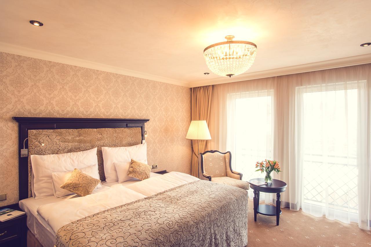 Hotel Florian Palace Jindrichuv Hradec Exterior photo