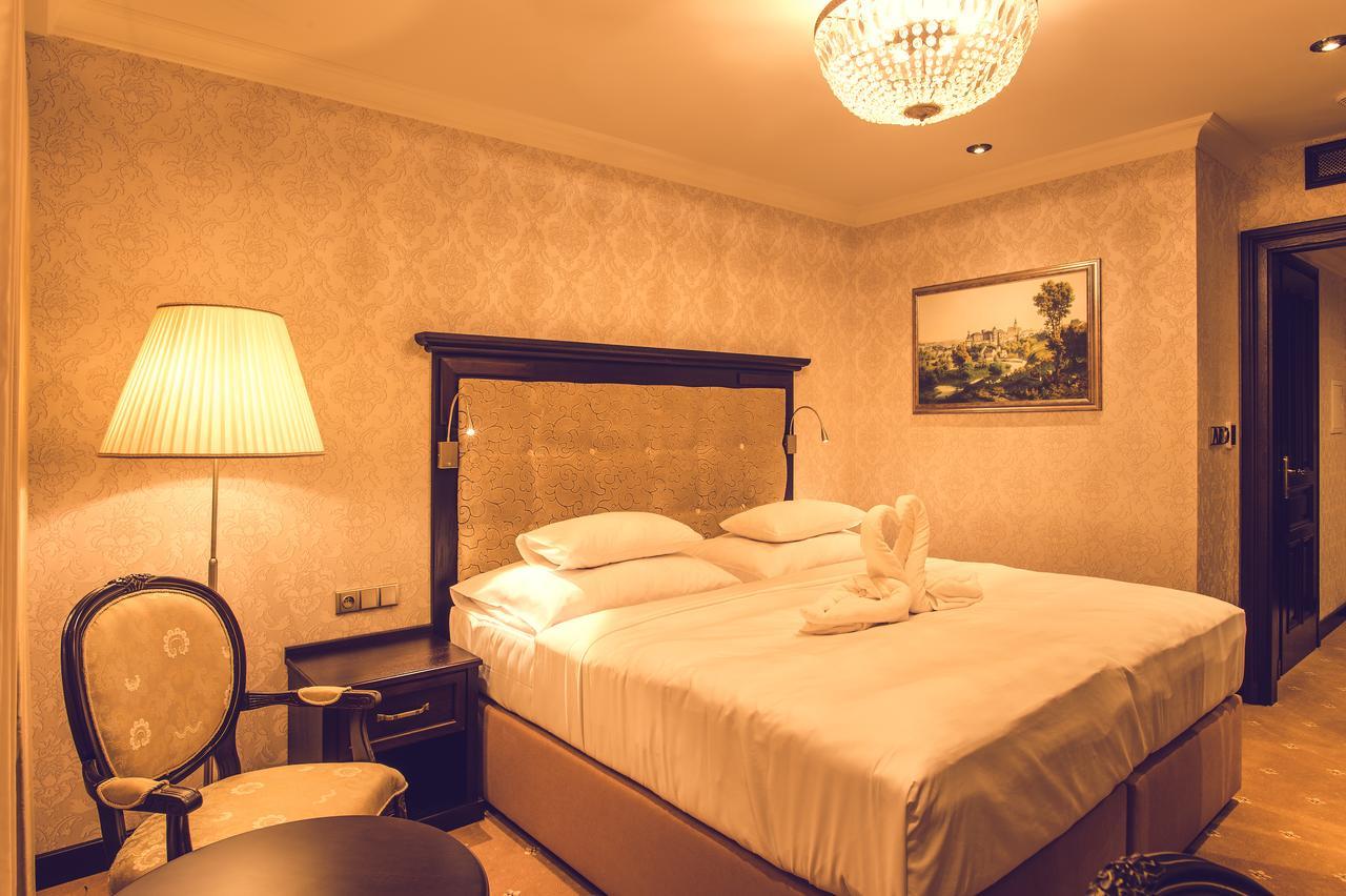 Hotel Florian Palace Jindrichuv Hradec Exterior photo